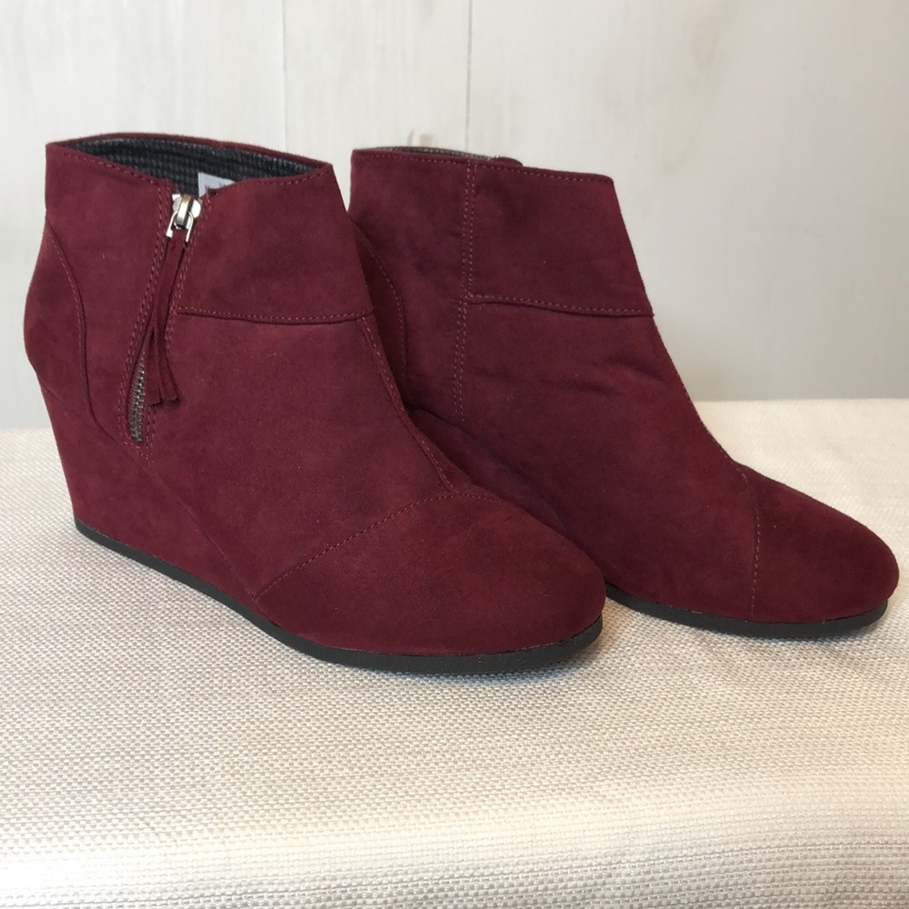 Simply Styled Burgundy Wedge Booties 10 m